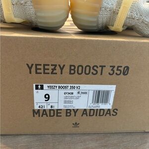 Adidas Yeezy Boost 350 V2 Like New - Size 9 US